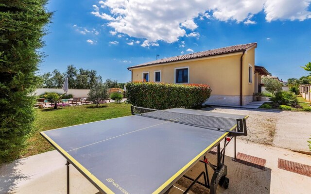 Amazing Home in Liznjan With Wifi and 3 Bedrooms