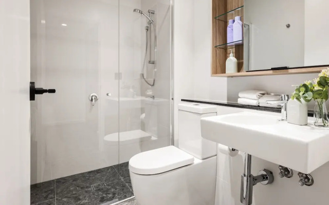 Cinema Suites Apartments by Urban Rest