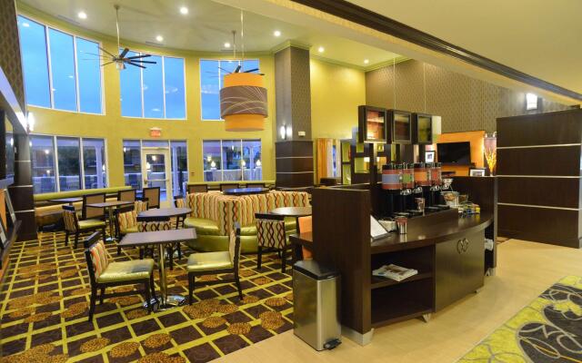 Отель Hampton Inn & Suites Lake City