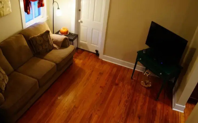 6th Street Guest House and Suites