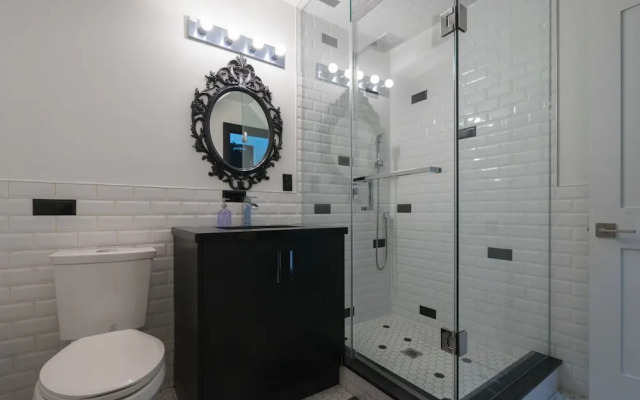 Applewood Suites - Queen West Studio