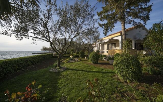 Villa Petar 1 - 10m From sea - H