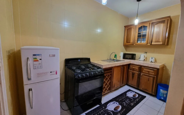 Csompo Empire one bedroom apt