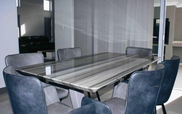 Cheerful 3- bedroom residential home with pool