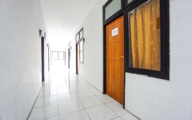 OYO 1693 Edward Residence Malalayang