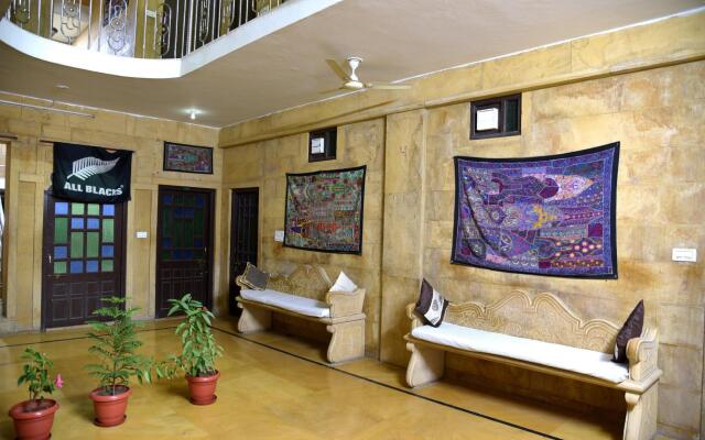 Hotel Marina Mahal