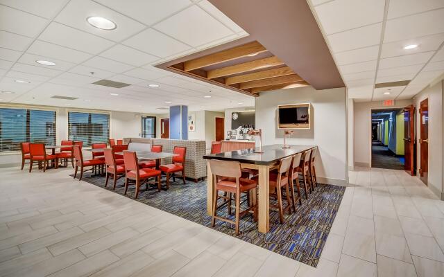 Holiday Inn Express & Suites Greenville Airport, an IHG Hotel