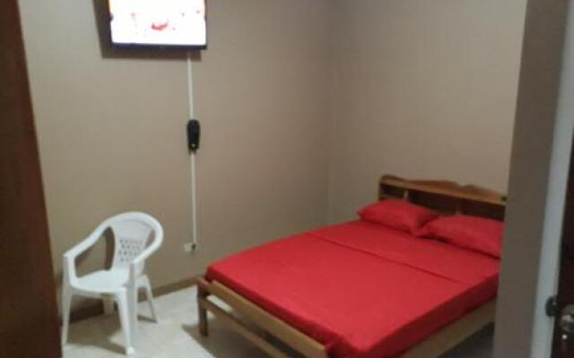 Rumanija's Airport Rooms