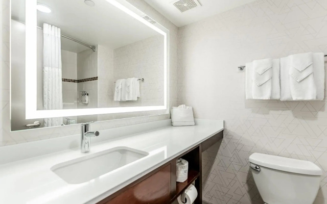 Holiday Inn Express Philadelphia - Penns Landing by IHG