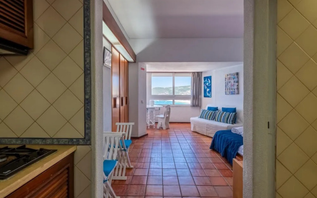 Rent4rest Sesimbra Ocean View Studio - Direct Beach Access