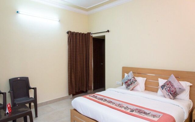 OYO 11064 Home Spacious 3BHK Near Hiran Magri
