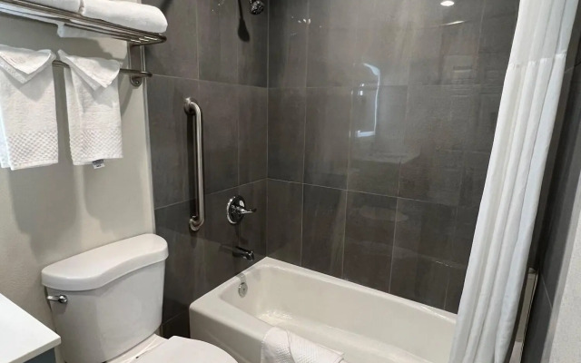 Quality Inn Tracy I-205