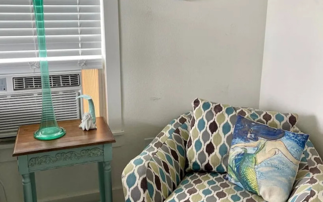 GIPH Mermaids Tale Sleeps 2 w Queen