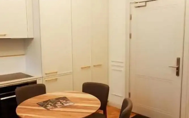 Roze Center Apartments