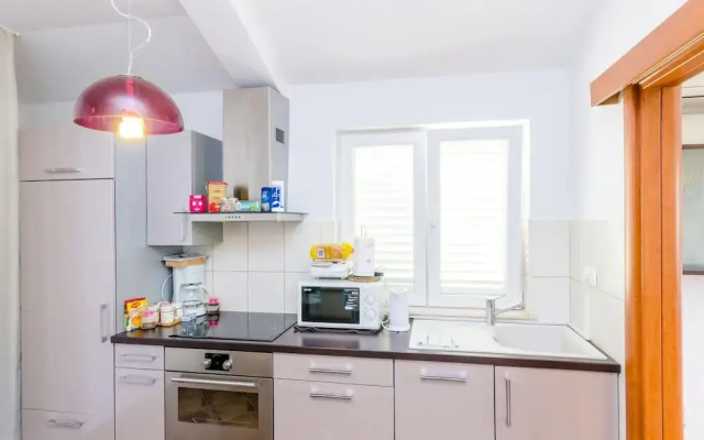Ana Apartment - One Bedroom Apartment With Balcony