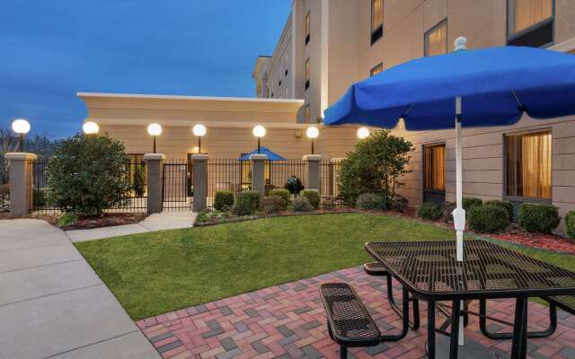 Hampton Inn and Suites Pine Bluff