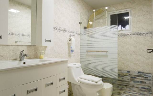 8-bdr Penthouse With A Private Rooftop & Jacuzzi