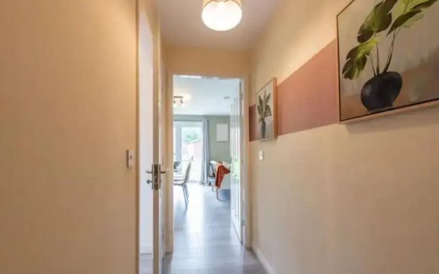 Charming Whitehurst Drive Nest in Manchester