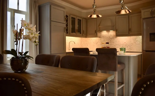 Modern 3 Bedroom Penthouse in Templebar