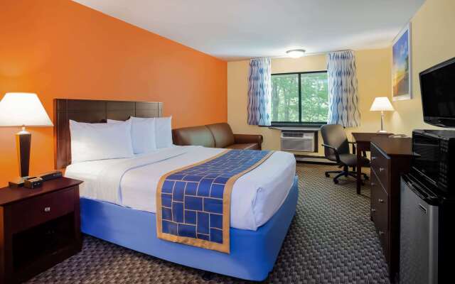 Days Inn & Suites by Wyndham Stevens Point