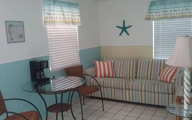 Tropical Bay Inn Motel