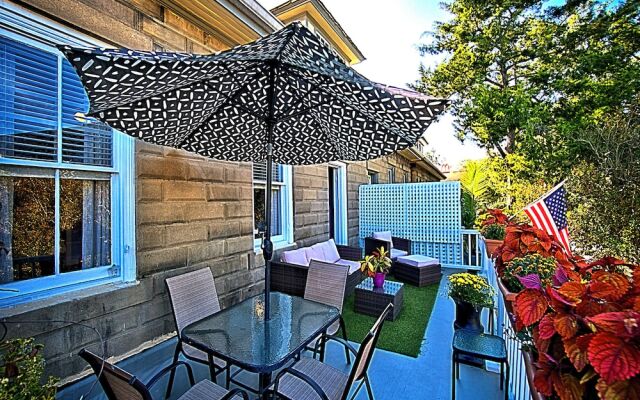 Downtown Savannah Oasis 4 BR 3 BA