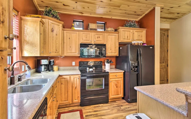 Fireside Comfort & Family Fun: Wooded Show Low Gem