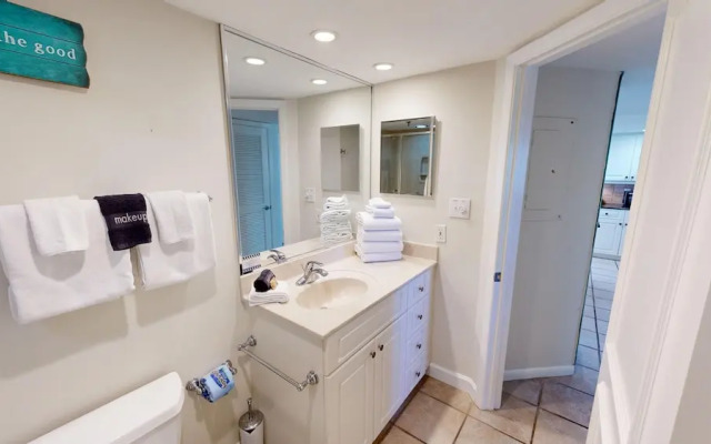 Inlet Reef 205 2 Bedroom Apts by RedAwning