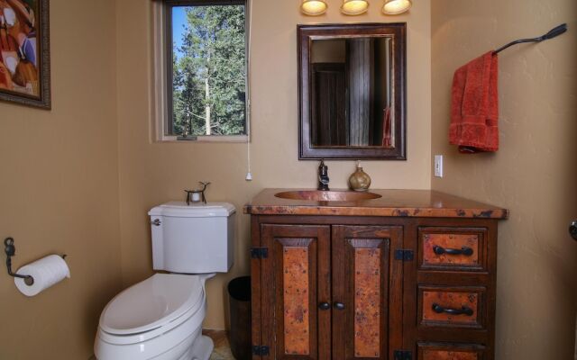 Alpenglow Peaks Lodge