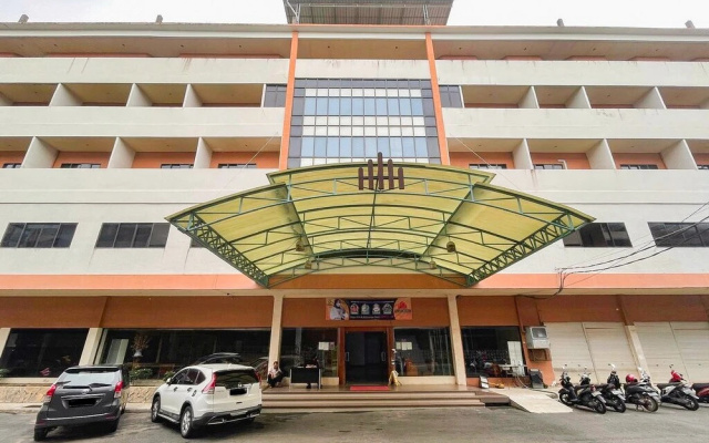 RedDoorz Plus @ Plaza Hotel Tanjung Pinang — 3-star hotel in Tanjung Pinang