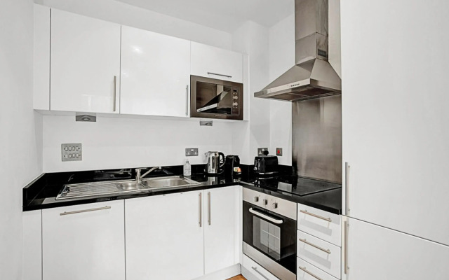 Urban Retreat: Stylish 1-bed Bliss