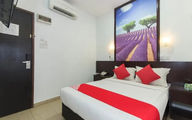 OYO 498 D&F Boutique Hotel Senawang