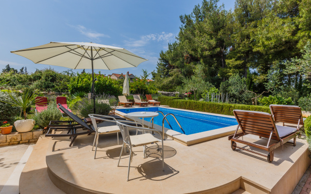 Holiday house Sanda - with pool : Mirca, Island Brac