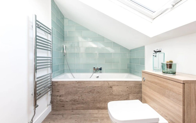 Captivating 4-bed House in Lincoln
