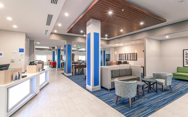 Holiday Inn Express & Suites Columbus - Worthington, an IHG Hotel