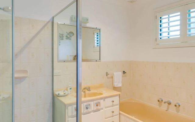 OSPREY Gerroa 4pm check out Sundays