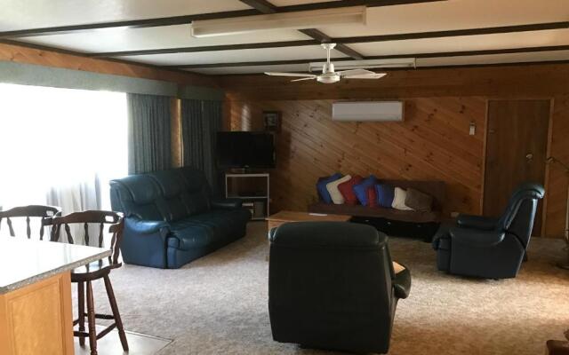 Lakeside Chalet & Studio