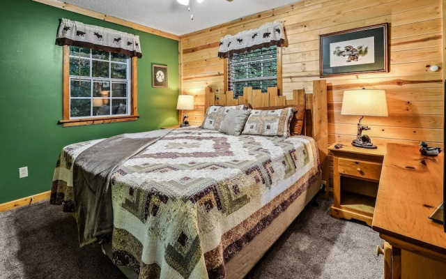 Amazing Dreams 2 Bedroom Cabin by RedAwning