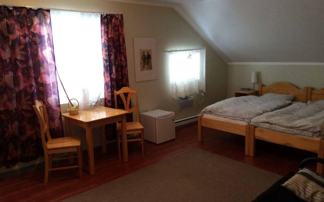 Crowsnest Vineyards Guesthouse