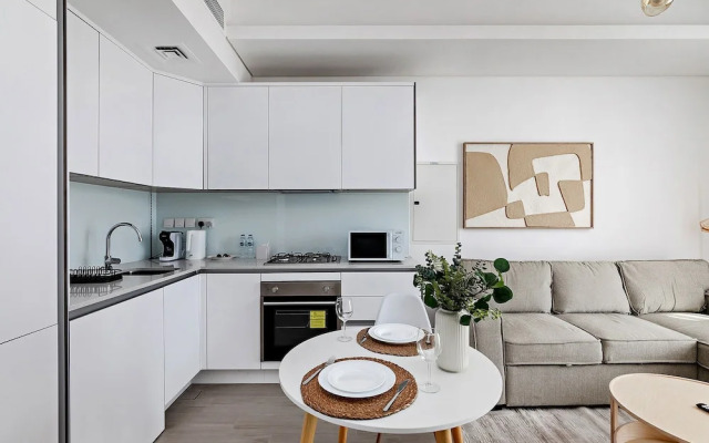 Bright 1BR with balcony in Luma 22