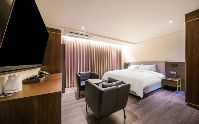 Yaja Hotel Peace Square branch