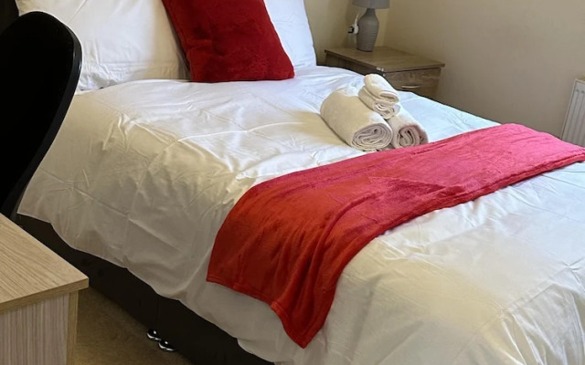 Captivating 5-bed House in Milton Keynes