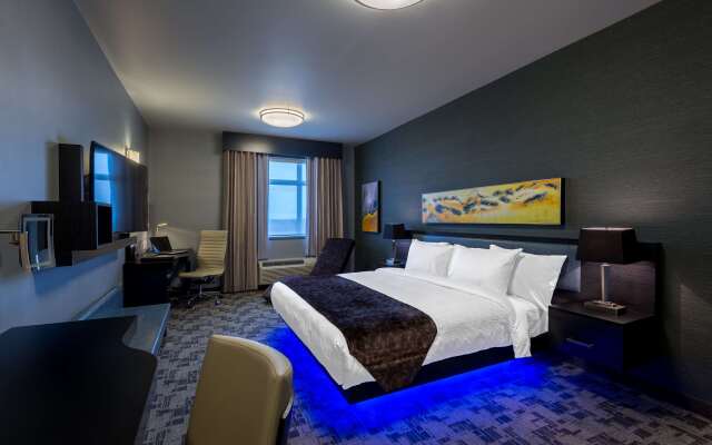 Applause Hotel by CLIQUE