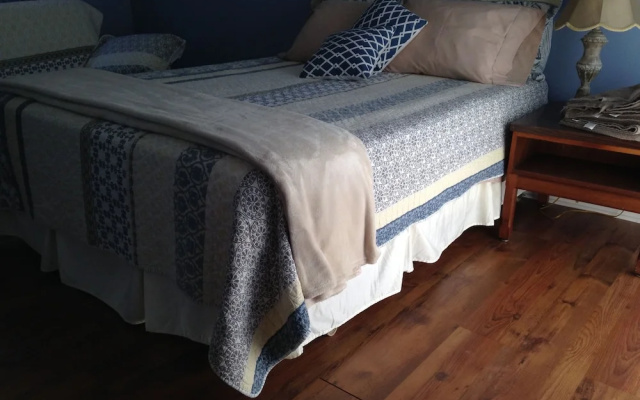 Warbler's Roost Country Inn B&B