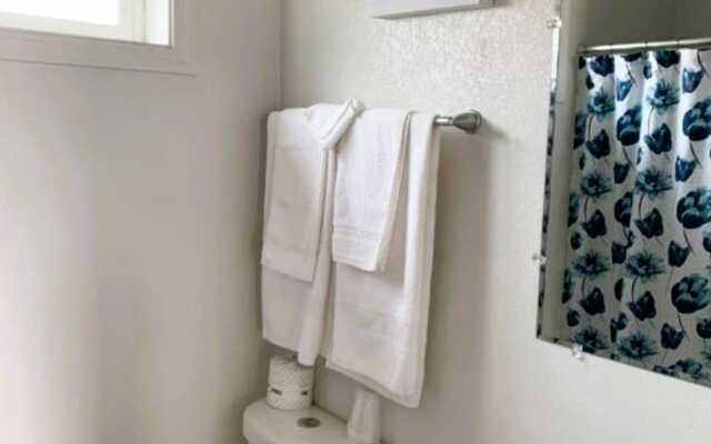 Royal Gateway Motel By OYO