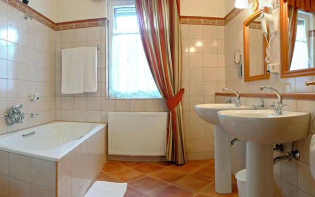 Levay Villa Hotel