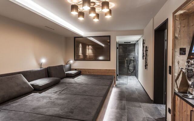 Attractive Apartment With ski Storage Room