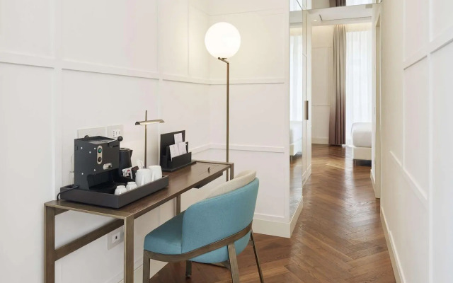 De Bonart Naples, Curio Collection by Hilton
