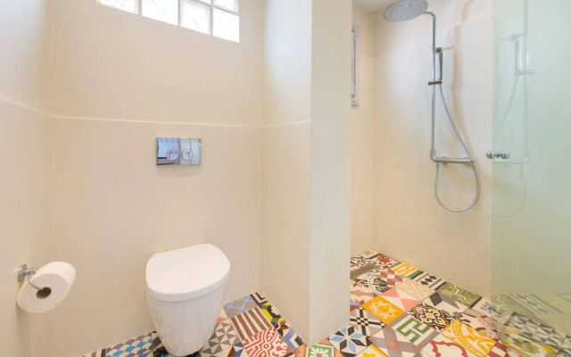 F Fine Suites- Adults Only