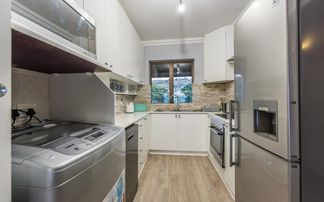 Beacon Wharf , George Hay 5 Seafront Accommodation